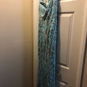 Beautiful formal dress never worn only tried on